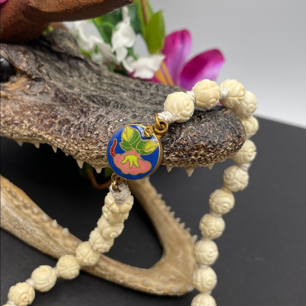 Hand carved bone necklace with floral cloisonné clasp C2 - Picture 3 of 7